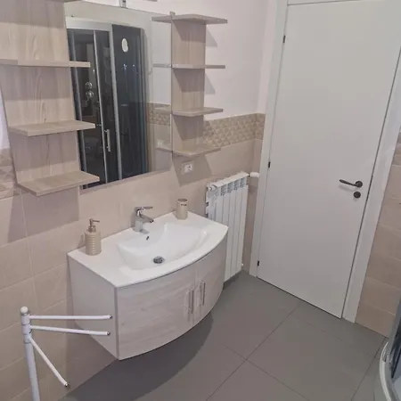 Nina's House, Nonno Pepe * Isca Marina