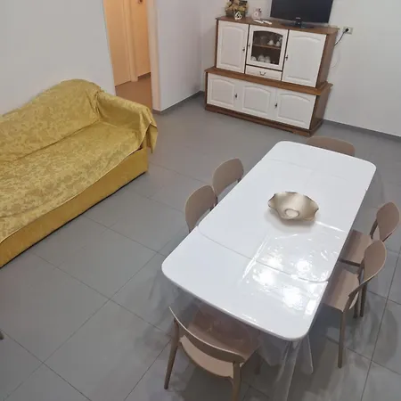 Nina's House, Nonno Pepe * Isca Marina